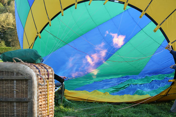 Fototapeta premium Gonflage montgolfière avec un bruleur gaz