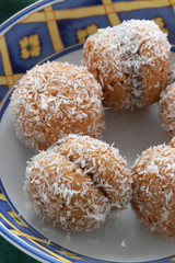 Amaretti di cocco - Dolci Emilia Romagna