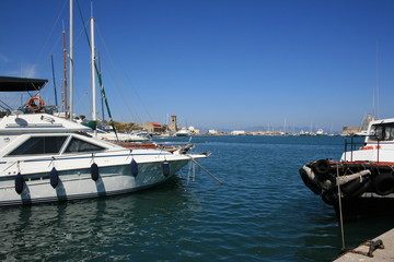 Fototapeta premium Bateaux dans le port de rhodes