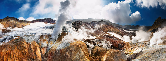 Cratère volcanique actif, volcan Mutnovsky, Kamchatka