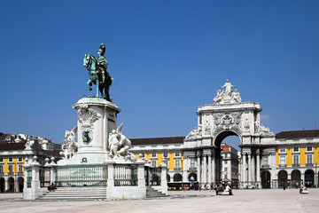 Fototapeta na wymiar Widok na placu Commerce (Praça do Comercio) w Lizbonie