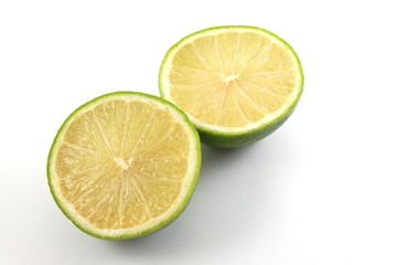 Fototapeta na wymiar fresh lemon isolated on a white background