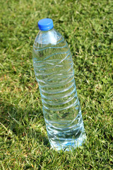 Bouteille d'eau en plastique