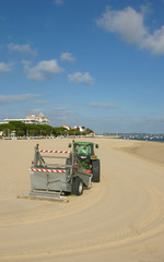 Obraz premium nettoyage de la plage du bord de mer