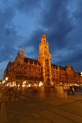 Fototapeta na wymiar The night scene of town hall at the Marienplatz in Munich