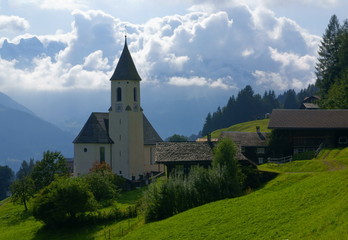 Fototapeta na wymiar Kościół w górach