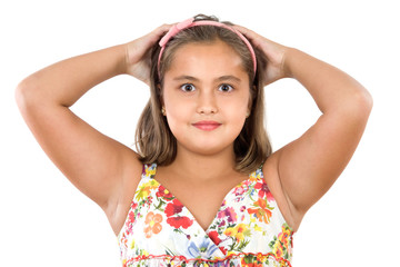 Fototapeta premium Urocza dziewczyna przestraszona z ręką na głowie na białym tle