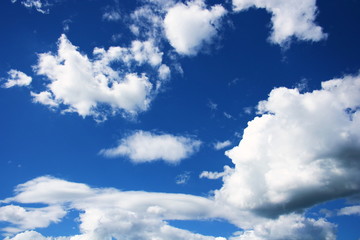 夏　青空　白い雲