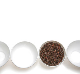 grains de caffée dans un bol