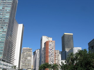 Fototapeta na wymiar Buildings modernes, ciel bleu, Brésil.