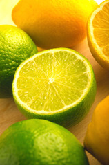 Obraz na płótnie Canvas yellow and green lemons