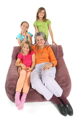 Enfants avec grand-mère