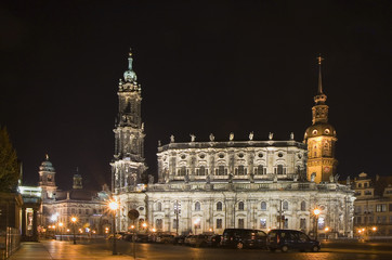 Fototapeta na wymiar Cathédrale de Dresde la nuit
