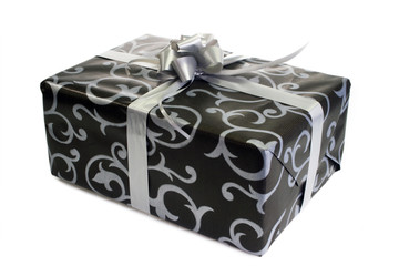 Geschenk freigestellt auf weissem Hintergrund