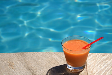 Summer vacation cocktail at a resort swimming pool on Hawaii