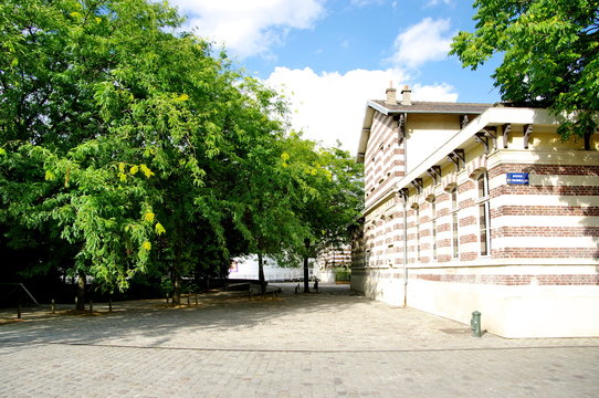 Bâtiment De La Grande Halle De La Villette, Paris.