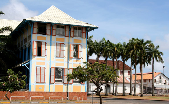 cot&eacute; coloniale