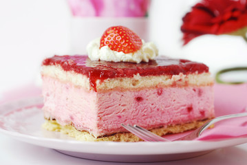 fluffy strawberry cake