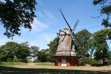 Obraz premium Red windmill surrounded by trees in Copenhagen