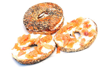 cream cheese and smoked salmon bagels