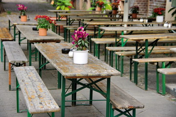 Obraz premium Terrasse de café avec tables d'école, Berlin, Allemagne