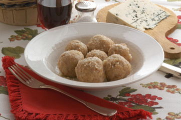 Knodels con gorgonzola - Primi Trentino Alto Adige