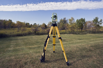 October surveying - instrument set in the field. - obrazy, fototapety, plakaty