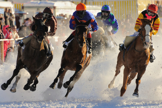 Course de chevaux sur lac gel&eacute;