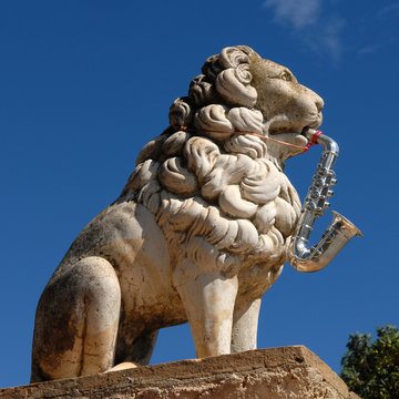 L&ouml;we mit Fagott