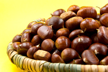 kastanien im korb