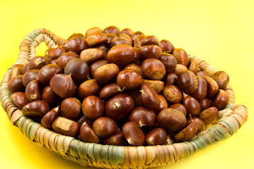 kastanien im korb