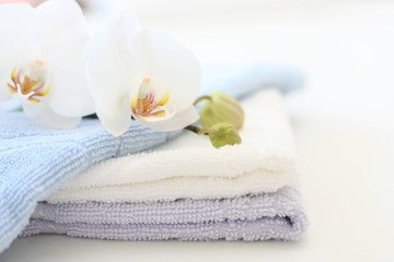 Fototapeta na wymiar Towels with orchid