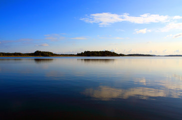 Fototapeta na wymiar W Szwecji, w wodzie