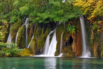 Fototapeta na wymiar Widok wodospadów w Plitvice National Park-Chorwacja
