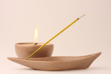 Candle and incense stick in pastel shades - 9840911