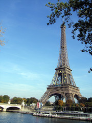 Fototapeta na wymiar Tour Eiffel et Seine, Paris