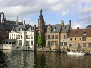 Fototapeta na wymiar Canal à Bruges