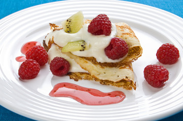 Pancakes with cream and raspberries