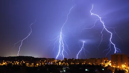 Photo sur Aluminium brossé Orage foudre, orage nocturne en ville