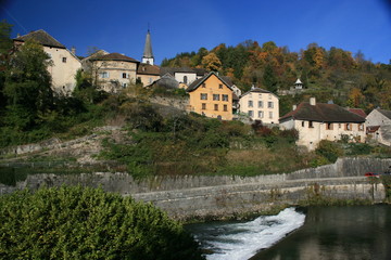 Fototapeta na wymiar Lods plus beau village de France