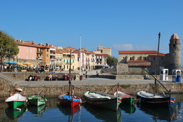 Fototapeta na wymiar Tradycyjne łodzie Collioure