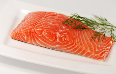 Lachsfilet mit Dillzweig
