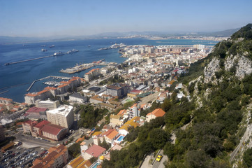 Fototapeta na wymiar Birdview nad Gibraltarem widziana z rocka