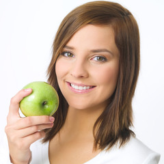 Portrait of beautiful young woman holding green apple