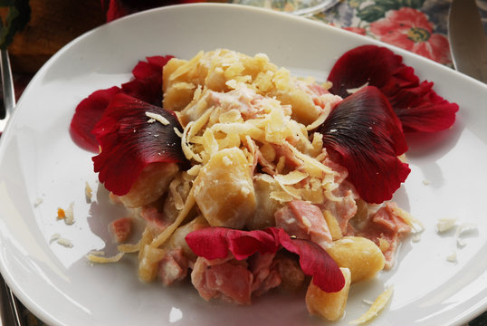 Gnocchi al malvone - Cucina alle erbe fiori in Friuli