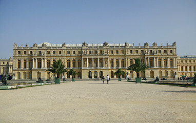 Fototapeta na wymiar esplanade du chateau de versailles