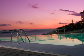 Naklejka premium sunset in pool