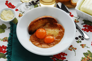 Zuppa alla pavese - Primi - Ricette della Lombardia