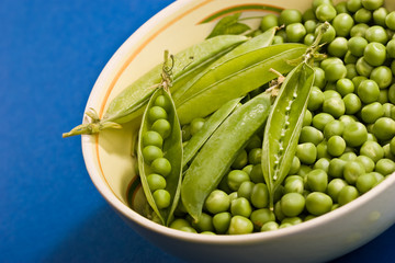 Vegetable theme: pea pod on the bowl