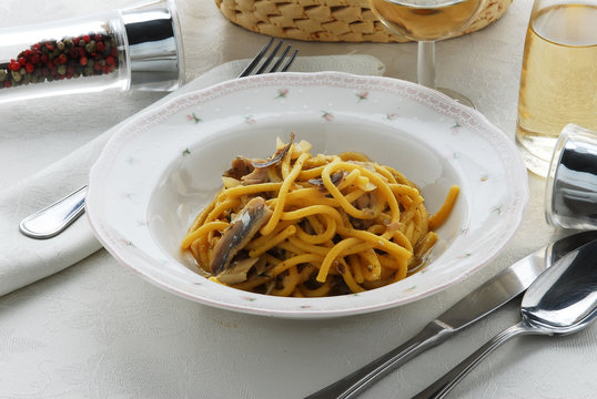 Bigoli con aole de lago salade - Primi - Ricetta del Veneto